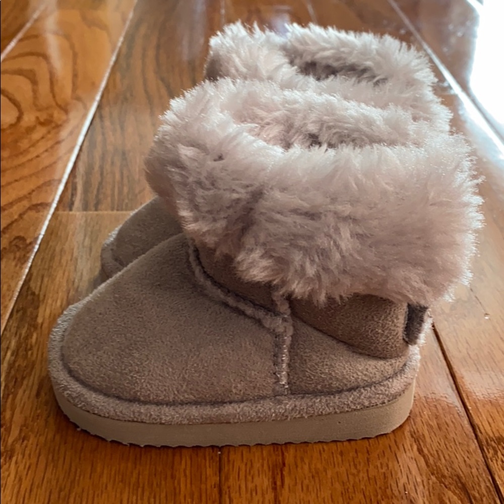 Baby girl fur lined boots